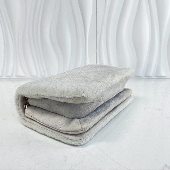 CHANEL Shearling CC Chain Flap Bag Grey Gold Hardware - Picture 16 of 16